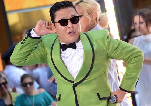 PSY hoan tien ve cho khan gia hinh anh