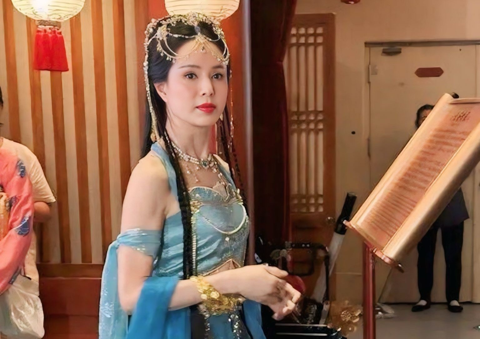 Dien mao Ly Nhuoc Dong gay soc hinh anh