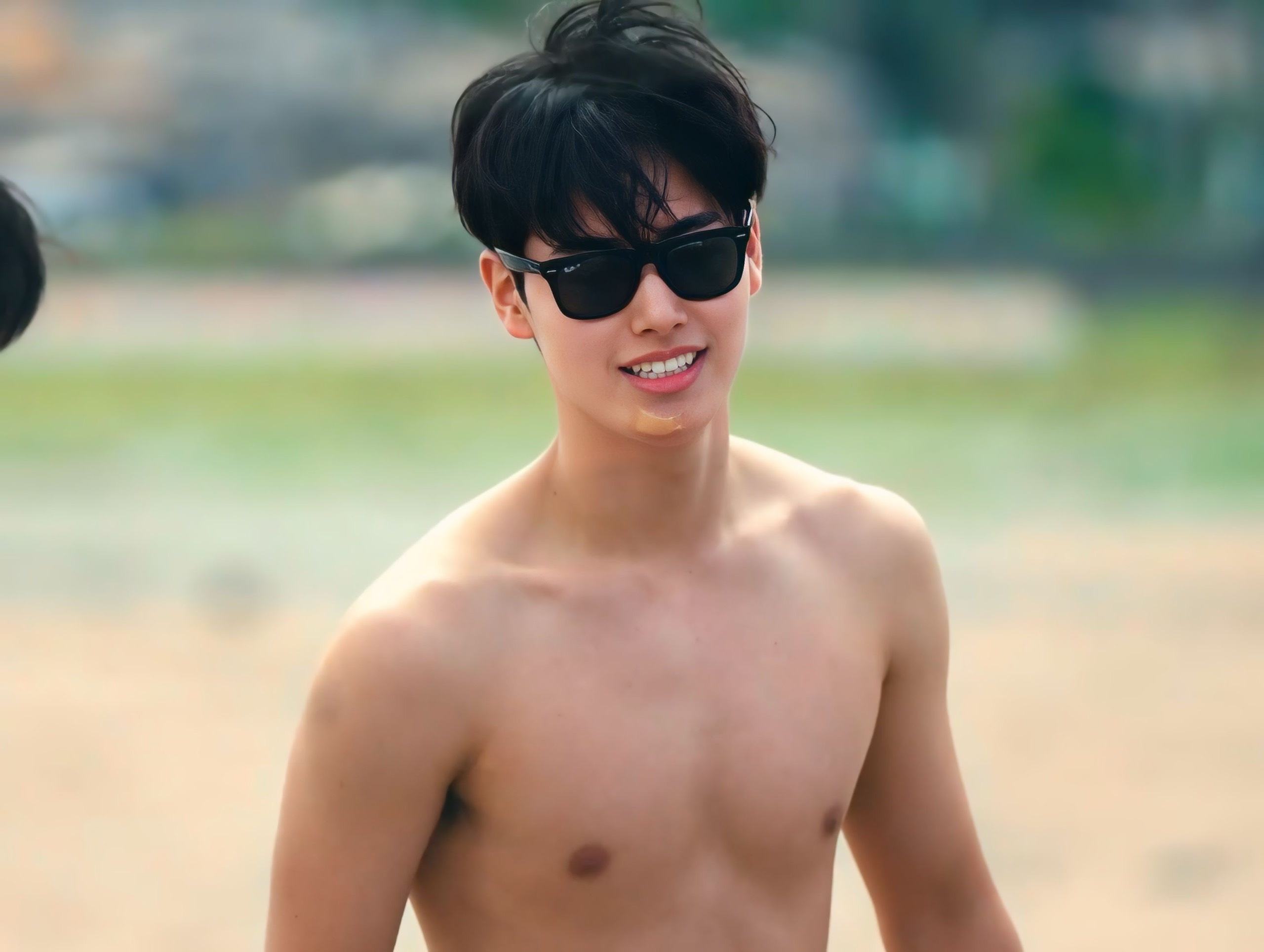 Chang trai Nhat choi dua cam xuc khan gia trong show hen ho hinh anh