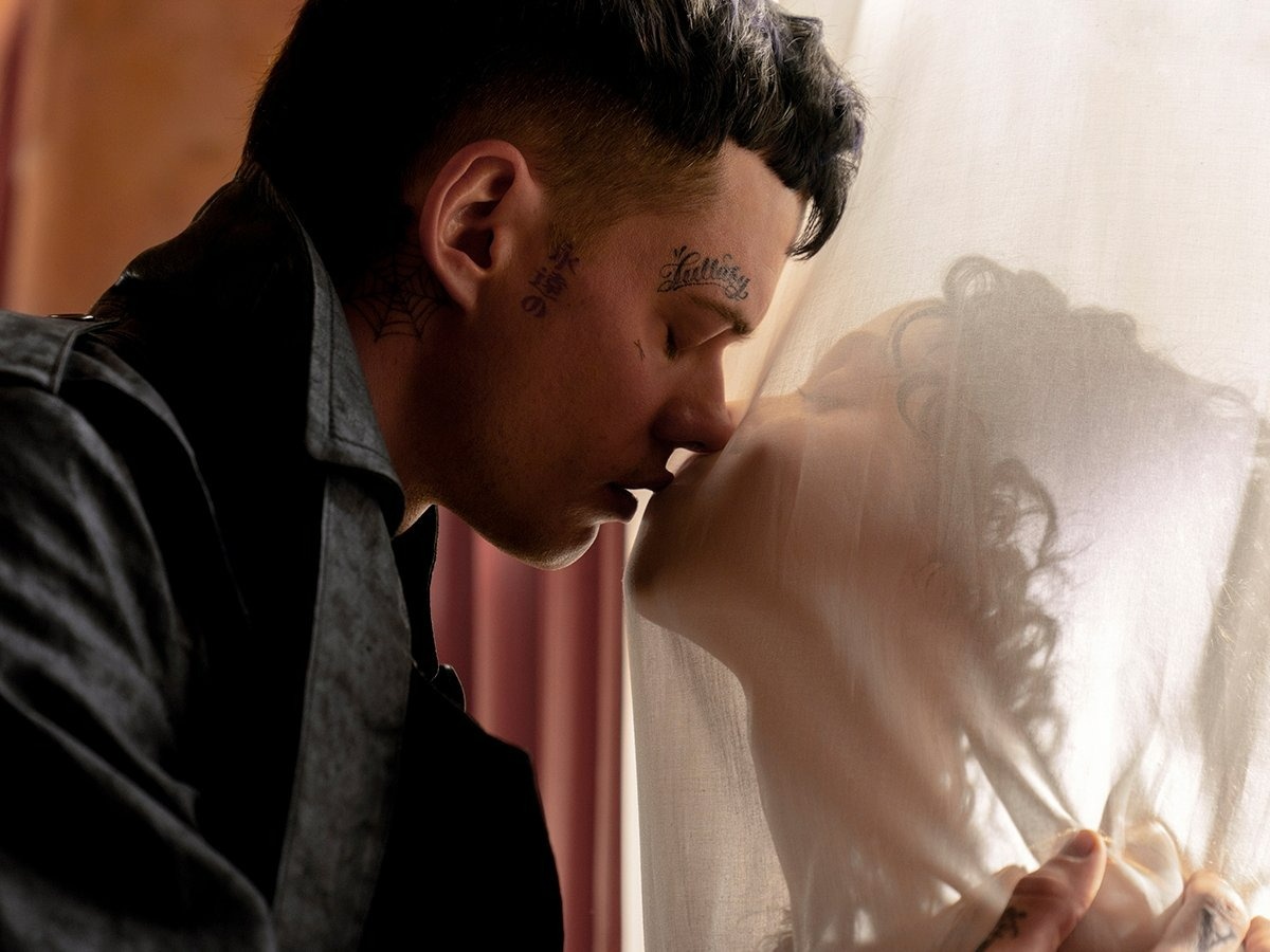 Bill Skarsgard,  Esquire anh 4