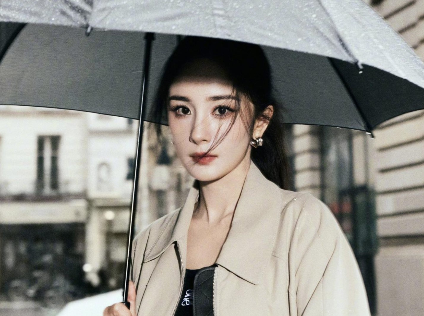 Nhan sac tuoi 38 cua Duong Mich hinh anh