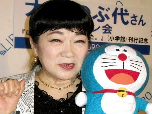 Nu dien vien long tieng Doraemon qua doi hinh anh