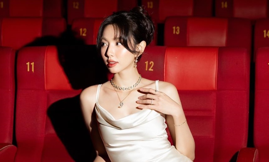 Phim kinh di co Hong Dao, Thuy Tien doi dau bom tan quoc te hinh anh