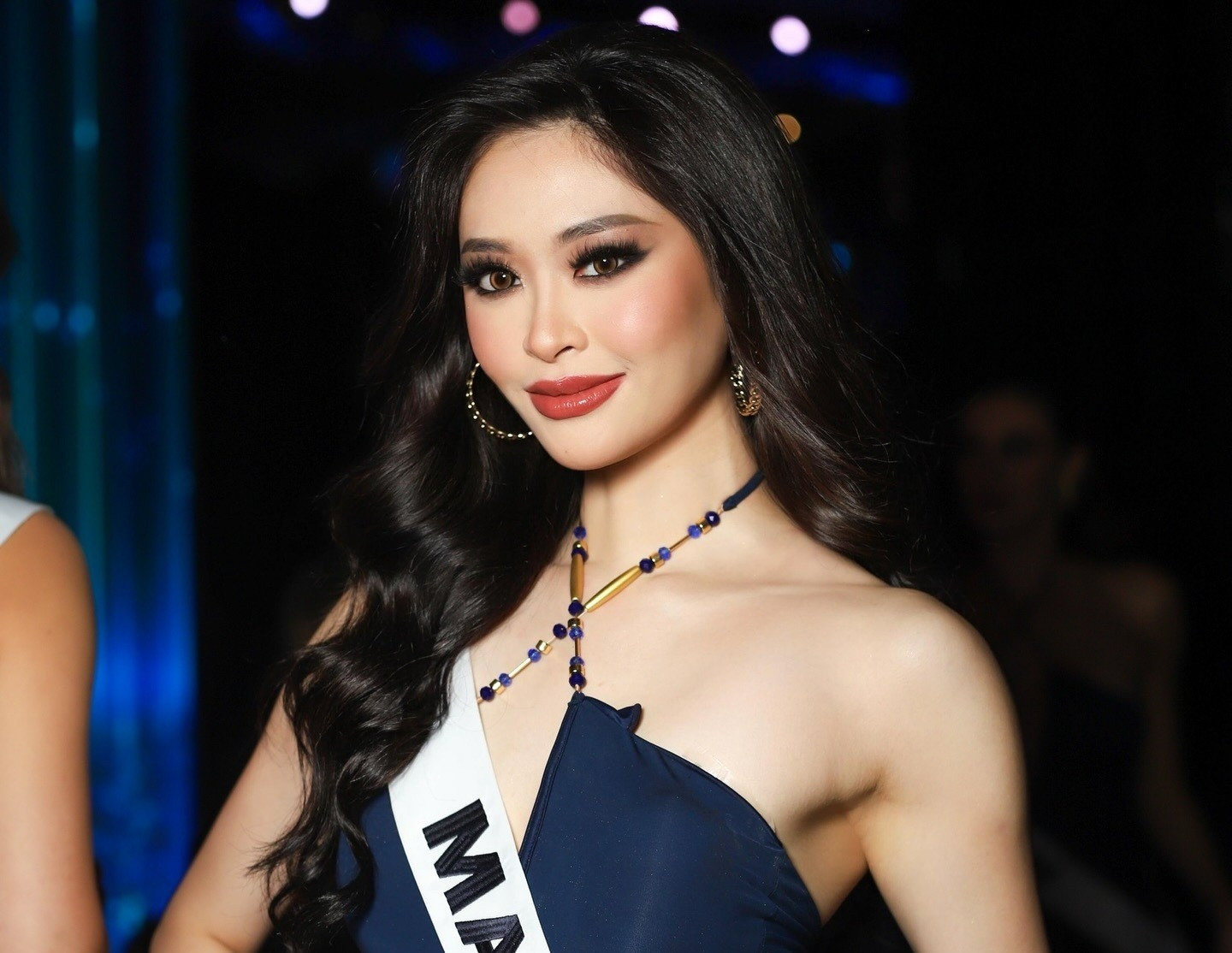 Man dien ao tam gay tranh luan tai Miss Universe hinh anh