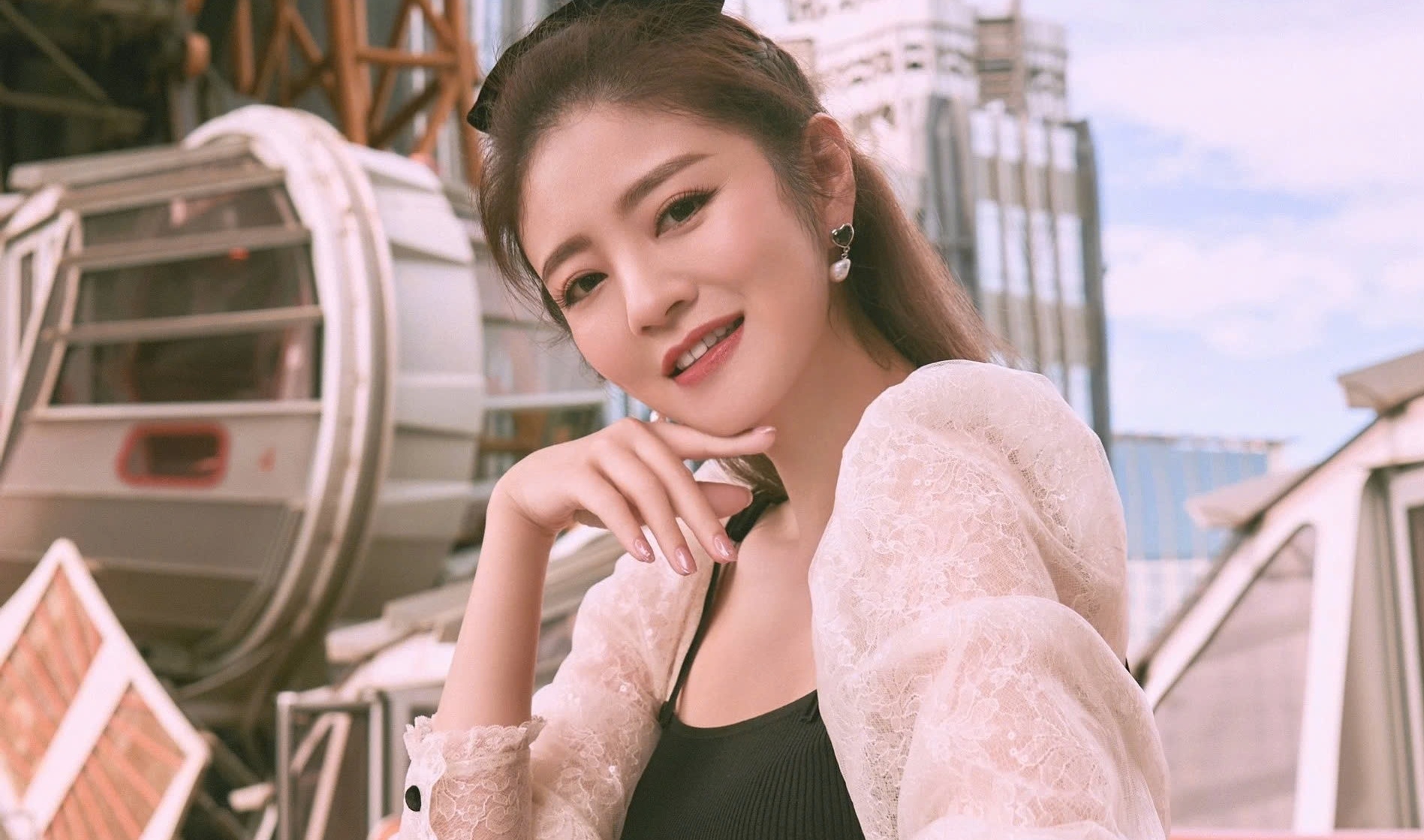 An Di Hien suy sup khi chong bi ket an 13 nam tu hinh anh