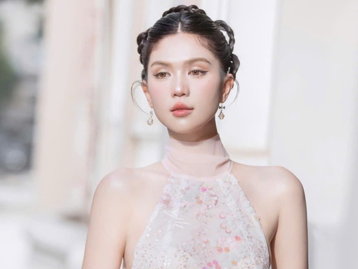 Phim co Viet Huong, Ngoc Trinh doi dau bom tan 'Vua su tu' hinh anh