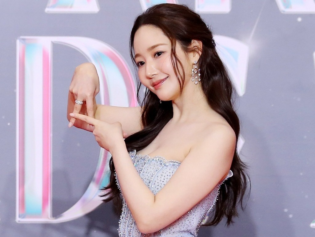 Park Min Young long lay hinh anh