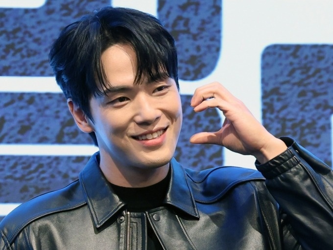 Kim Jung Hyun tiep tuc gay buc xuc hinh anh