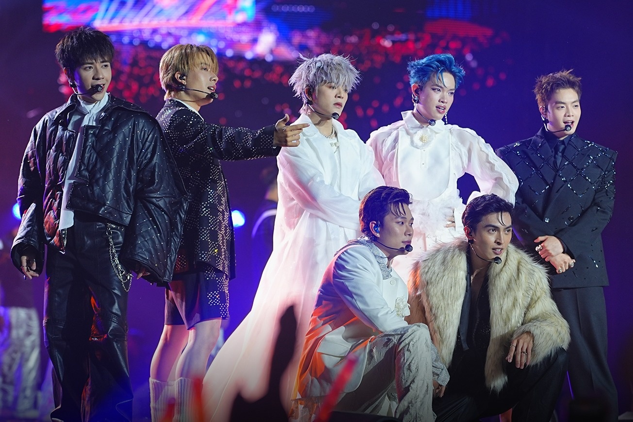 Cac anh trai 'say hi' co gi khac sau loat concert? hinh anh