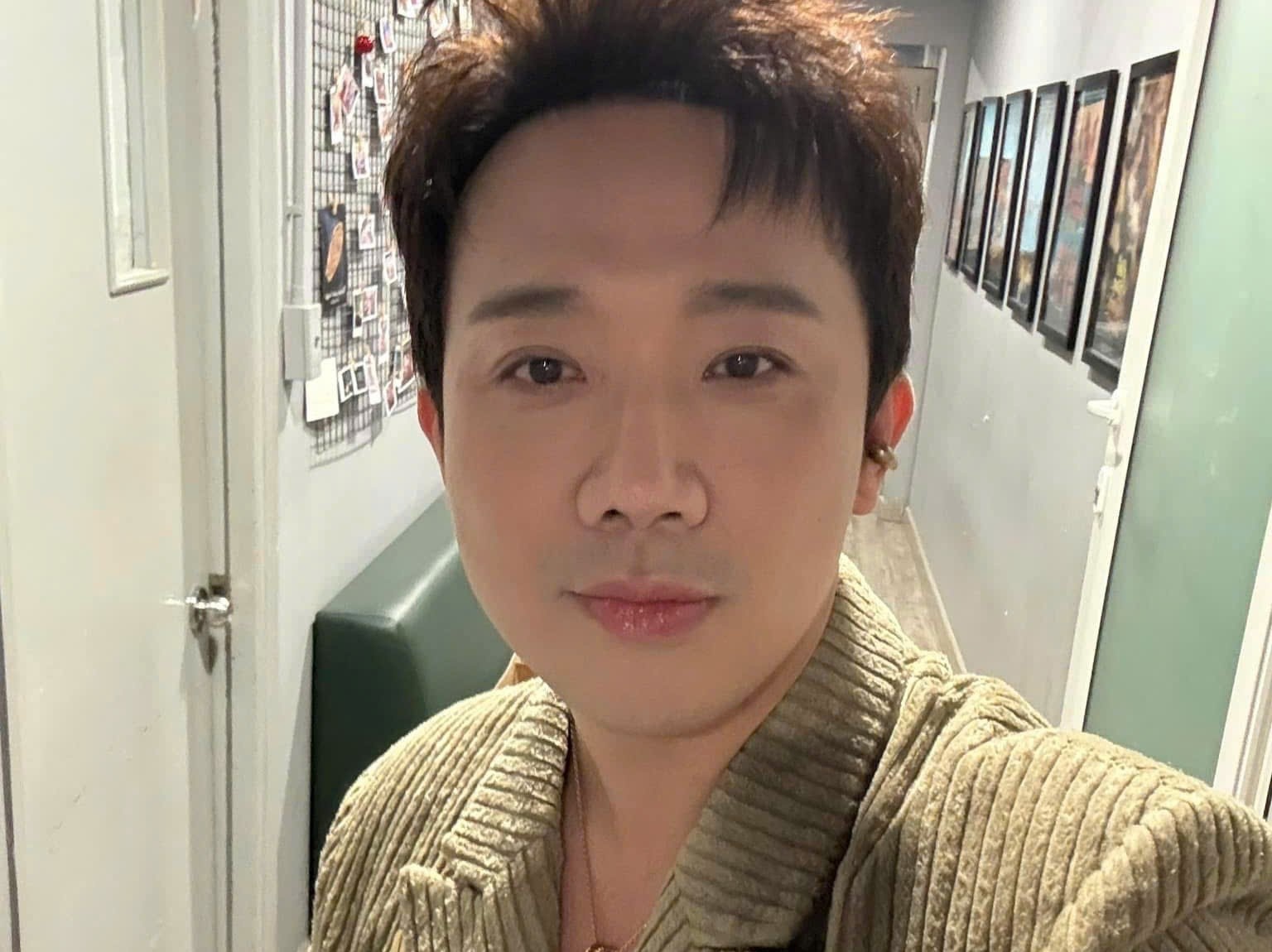 Tran Thanh cam on nhung ban gai cu va Hari Won khi nhan giai hinh anh