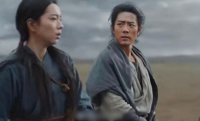 Hoang Dung trong 'Anh hung xa dieu' 2025 gay tranh cai hinh anh