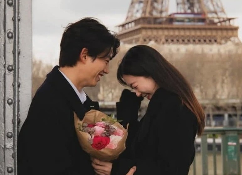 Anh Taecyeon cau hon ban gai gay bat ngo hinh anh