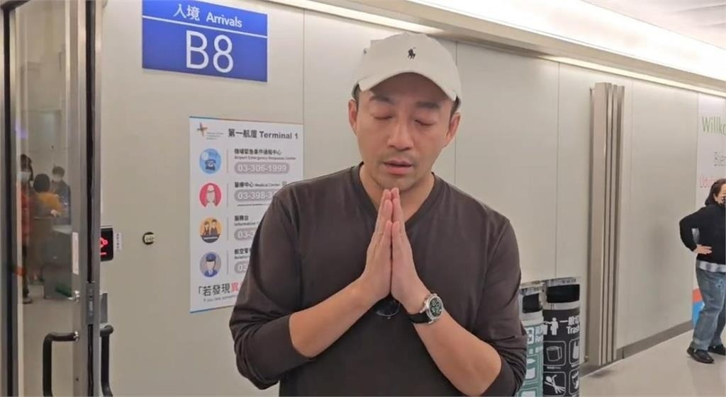 Uong Tieu Phi,  Tu Hy Vien anh 1