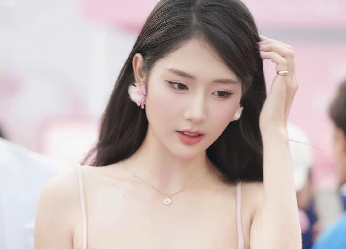 Nu chinh ‘Den am hon’ - ngoai hinh an tuong, dien xuat vung ve hinh anh