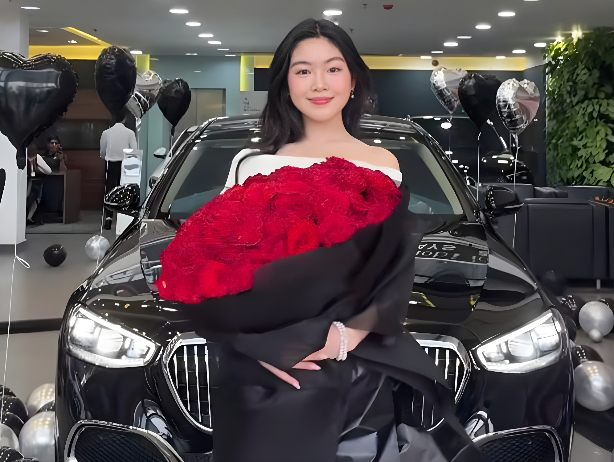 Con gai Quyen Linh noi ve viec mua Mercedes-Maybach gan 9 ty dong hinh anh