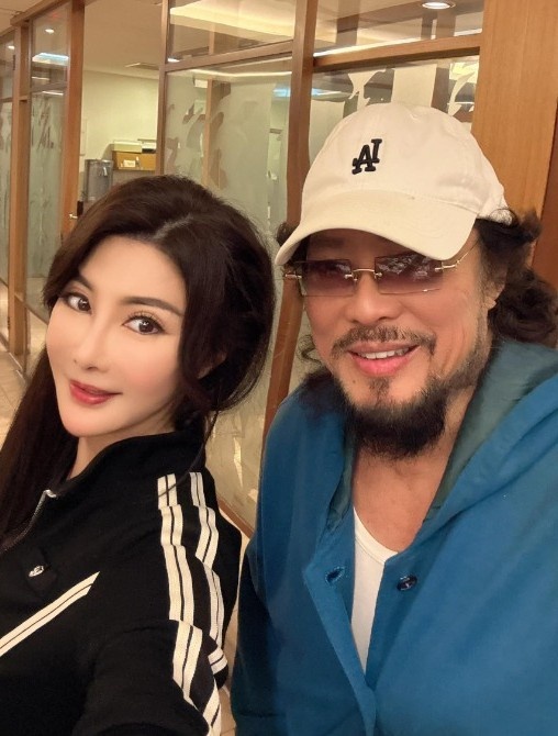 Truong Phi,  MC anh 1