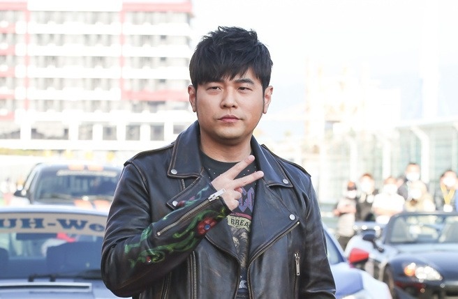 Chau Kiet Luan phu nhan thua bac hinh anh