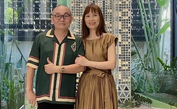 Chan dung ba xa 'hoa hau pho co' cua Xuan Hinh hinh anh