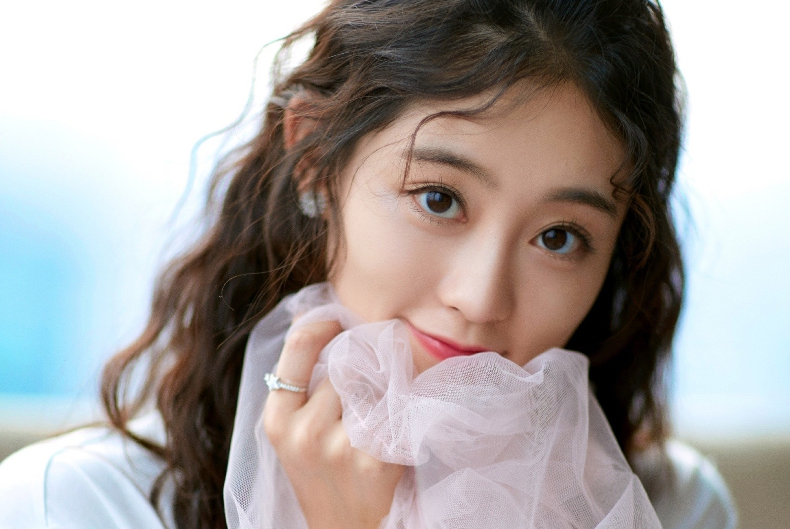 Hai giai nhan 'Chu Chi Nhuoc' chung khung hinh hinh anh