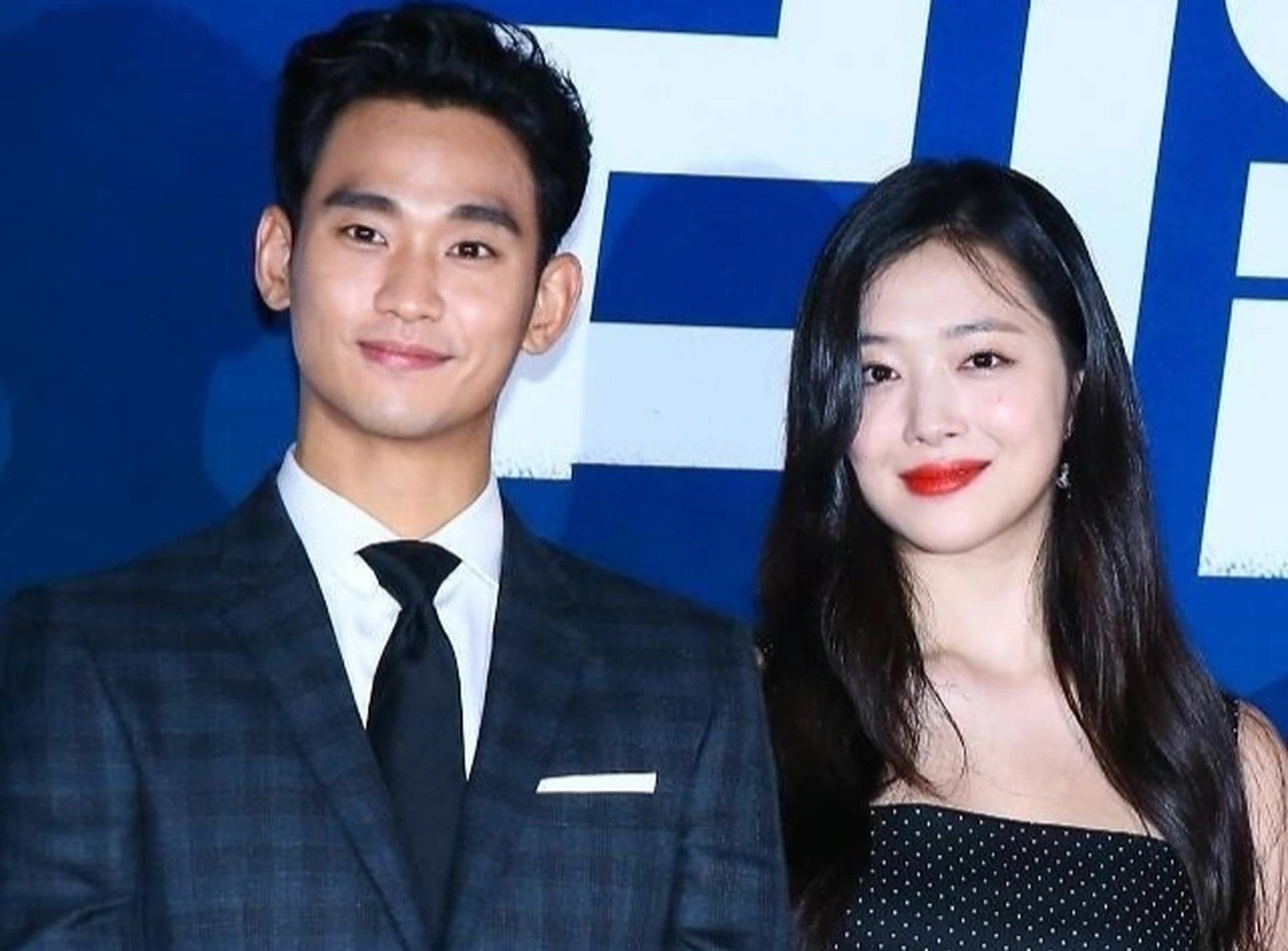 Phia Kim Soo Hyun phu nhan gai Sulli dong canh nong hinh anh