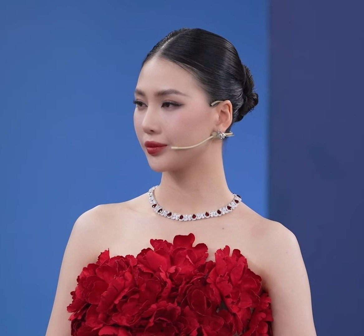 VS_YouTubMiss International Queen Vietnam 2025e_MISSINTERNATIONALQUEENVIETNAM2025TP4FULL_MENTORSBTTAYQUAYTVCHCVINNORAV_127_48_.jpg