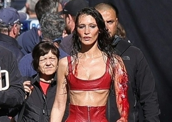 Hinh anh gay lo lang cua Bella Hadid hinh anh