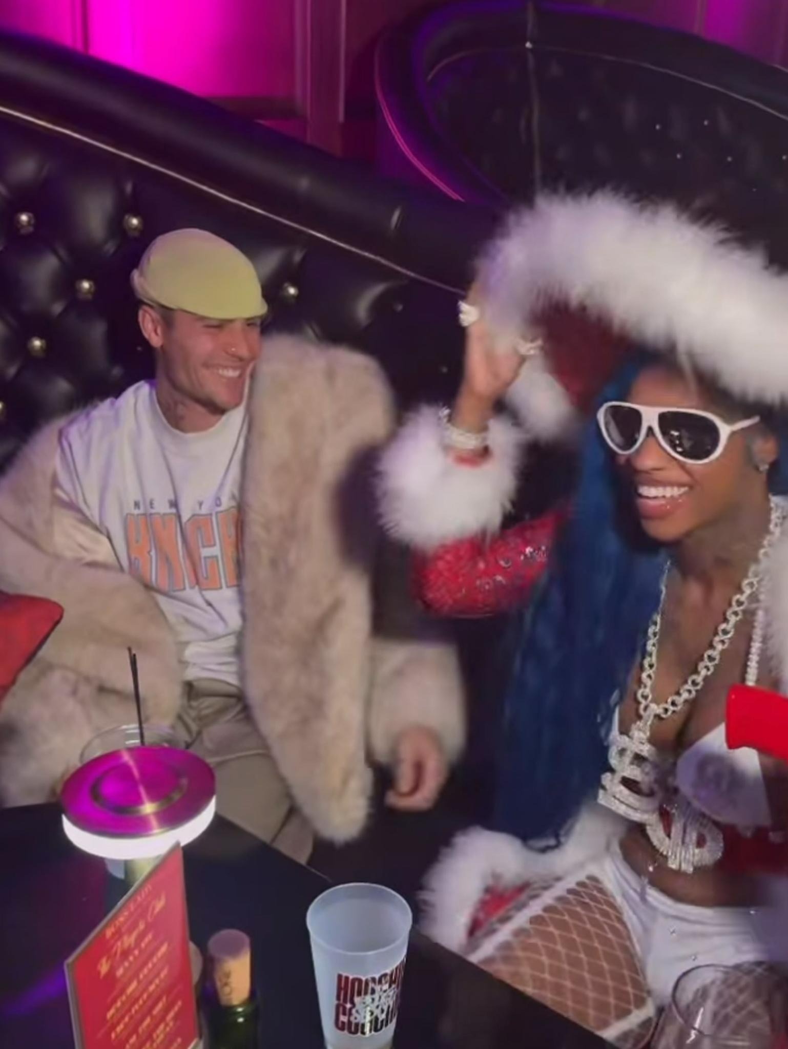 justin_bieber_gives_rapper_sexxy.jpg