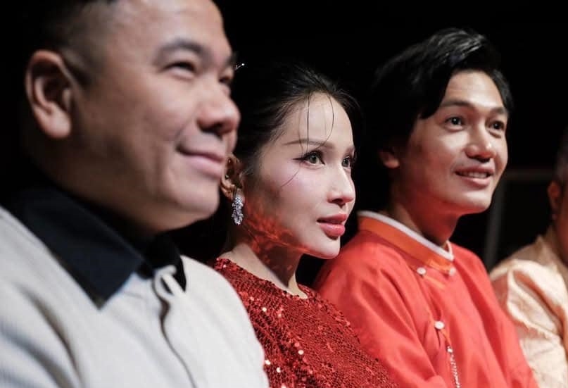 Cu soc cua Nhat Trung hinh anh