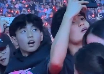 Hai con trai cua Ta Dinh Phong hien tai hinh anh