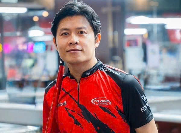 Nhac si Nguyen Van Chung buc xuc hinh anh