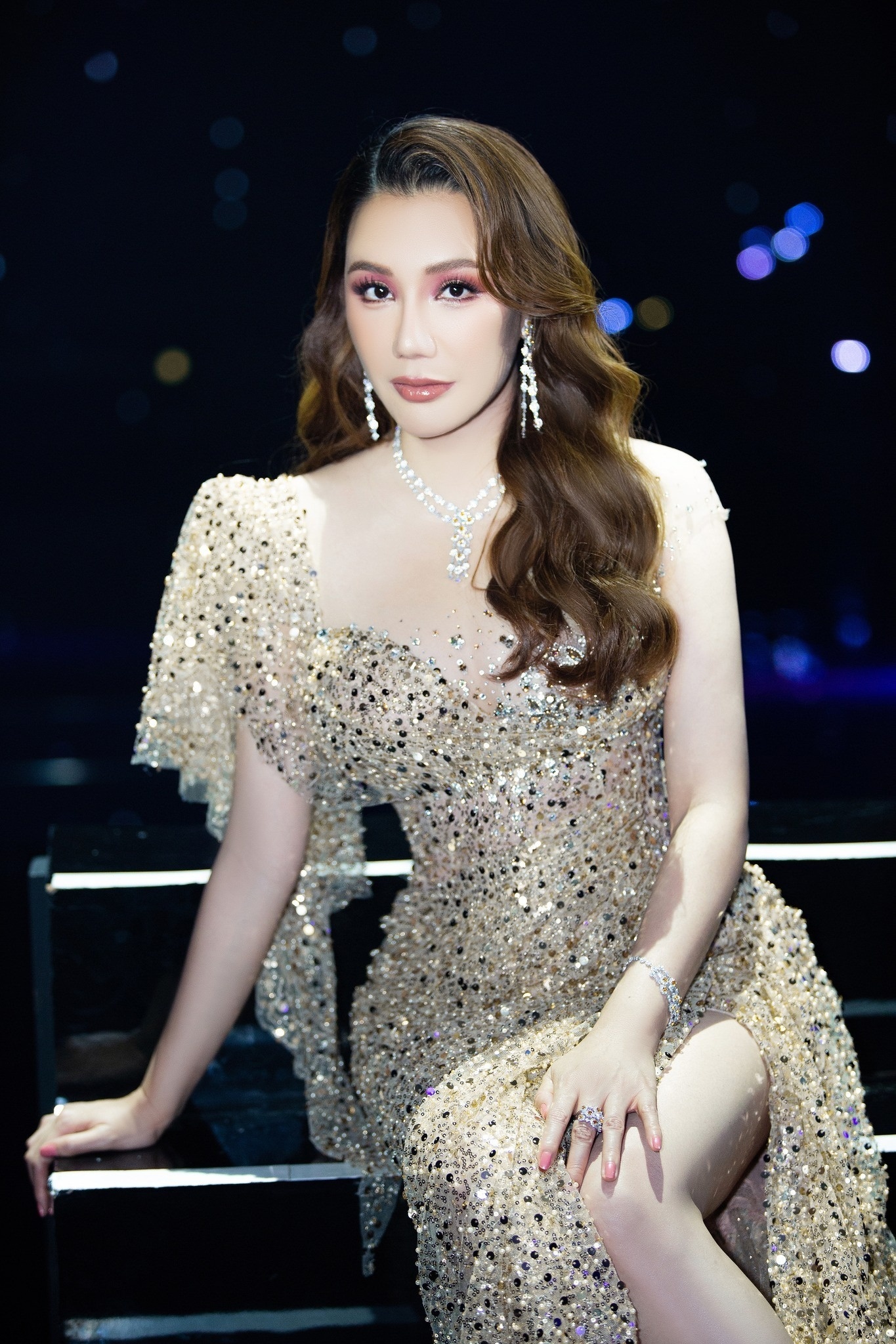Ho Quynh Huong,  ket hon anh 1