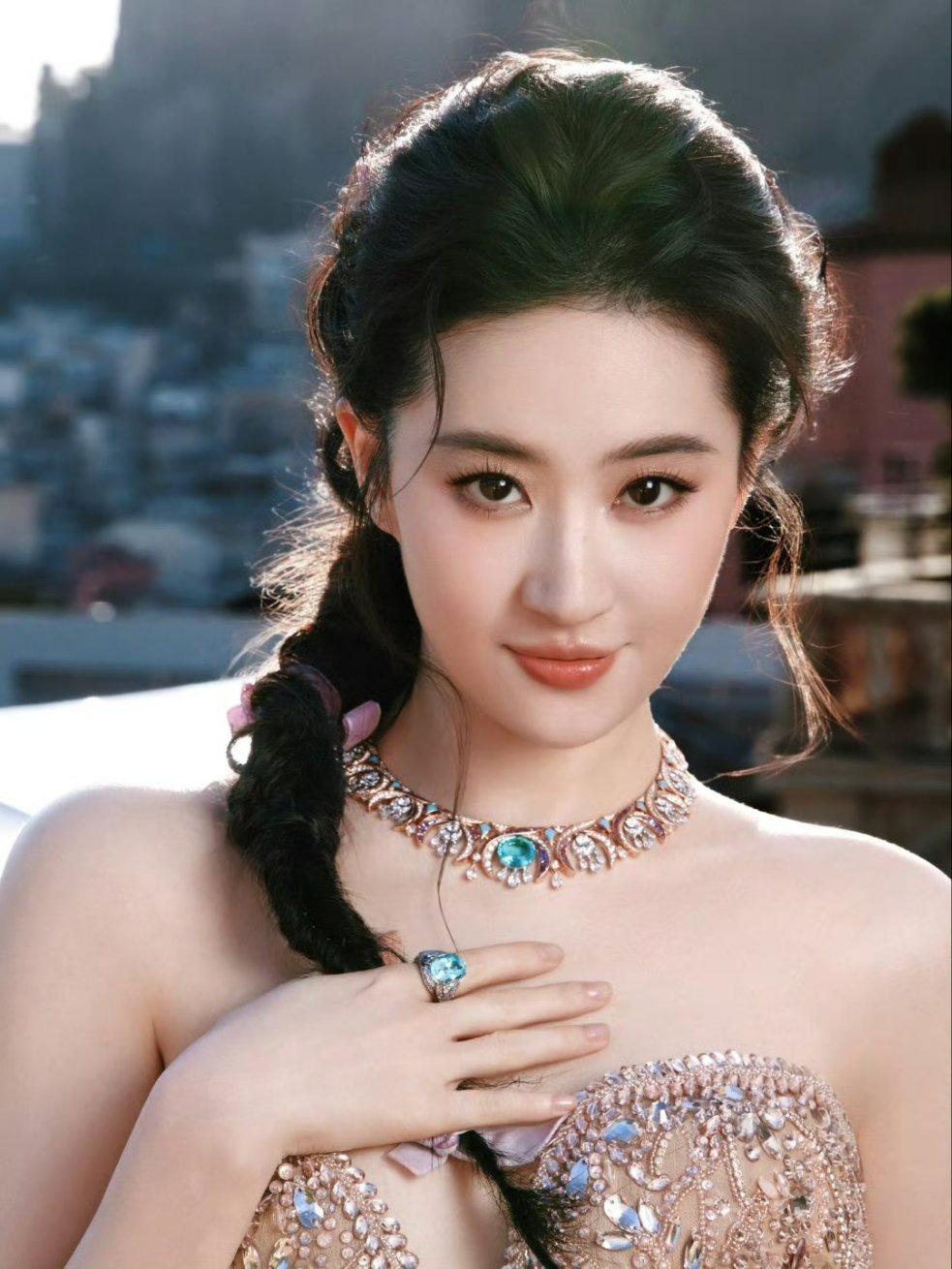 Polychroma,  Bulari,  trien lam,  trang suc anh 1