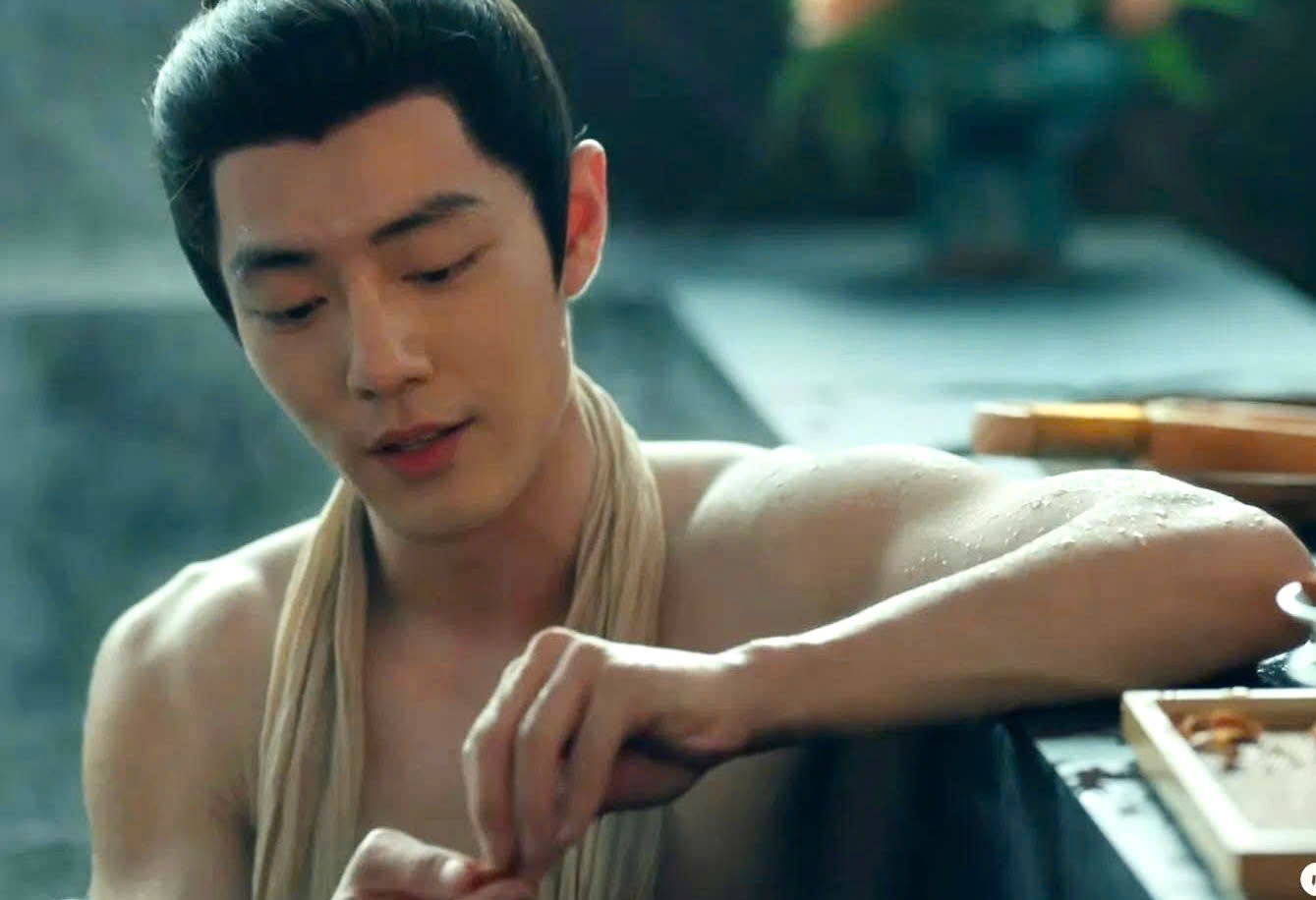 Canh khoe co bap cua Tieu Chien hut 100 trieu luot xem hinh anh