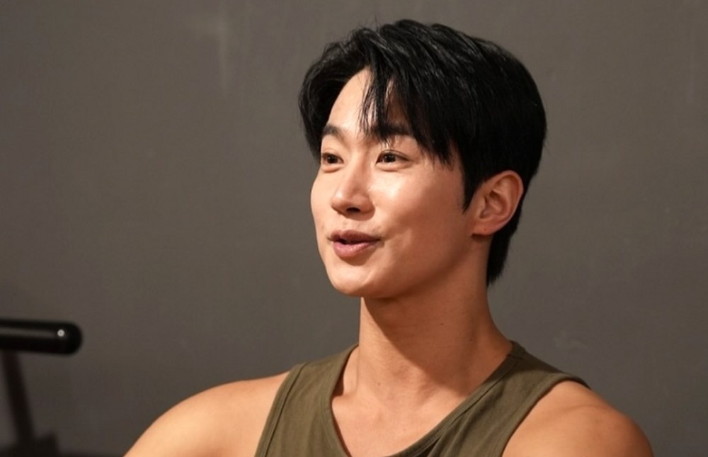 Nam dien vien bi to hen ho cung luc 6 co gai hinh anh