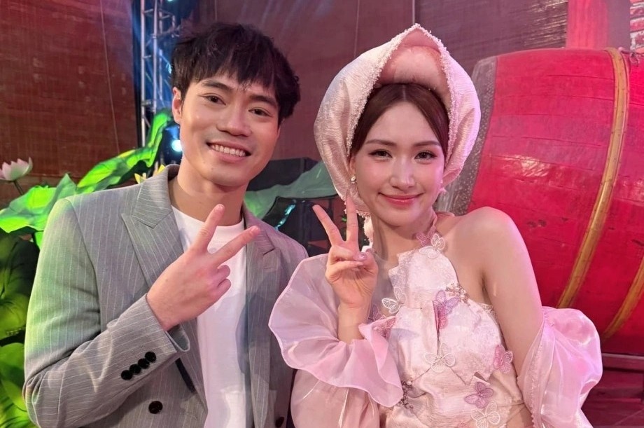 Hoa Minzy khoe duoc Van Toan tang tui tram trieu dong hinh anh