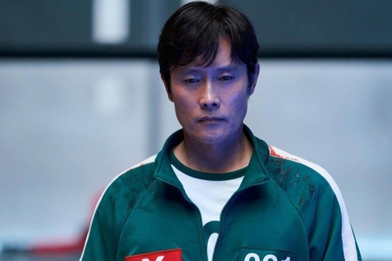 Me Lee Byung Hun noi gian sau khi xem 'Squid Game' hinh anh