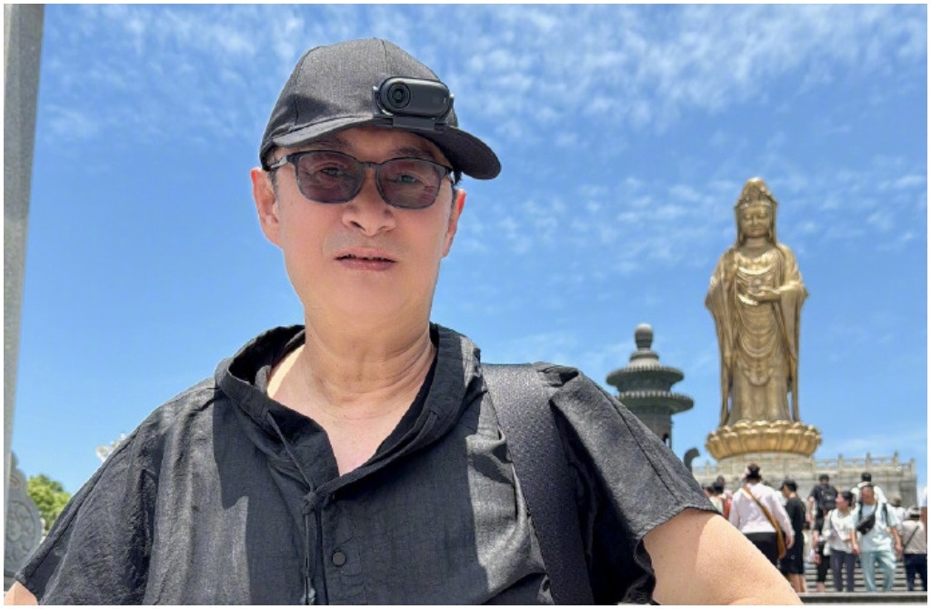 Hoang An,  xuat gia,  di tu anh 1