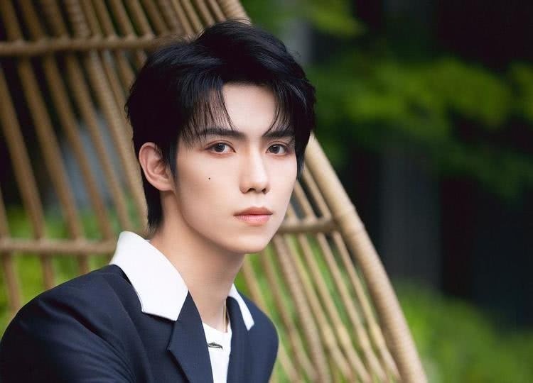 Nam chinh 'Tan Hoan Chau cach cach' bi kiem dam giua mat hinh anh