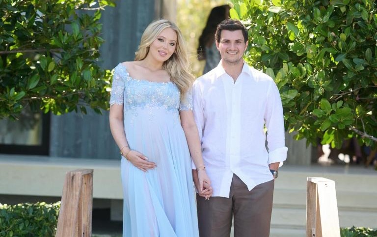 Ai nu nha Trump khoe con trai dau long hinh anh