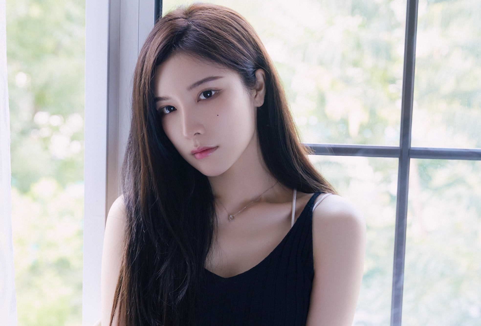 Yen Ni bi cuop o Paris hinh anh