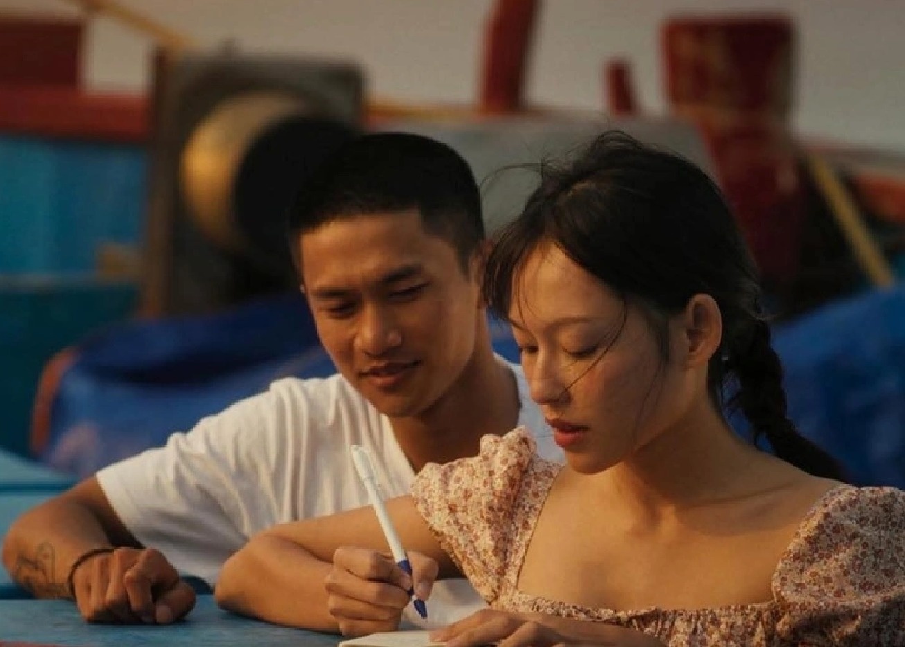 Phim ngắn Đàn cá gỗ vướng tranh cãi dù dẫn đầu phòng vé