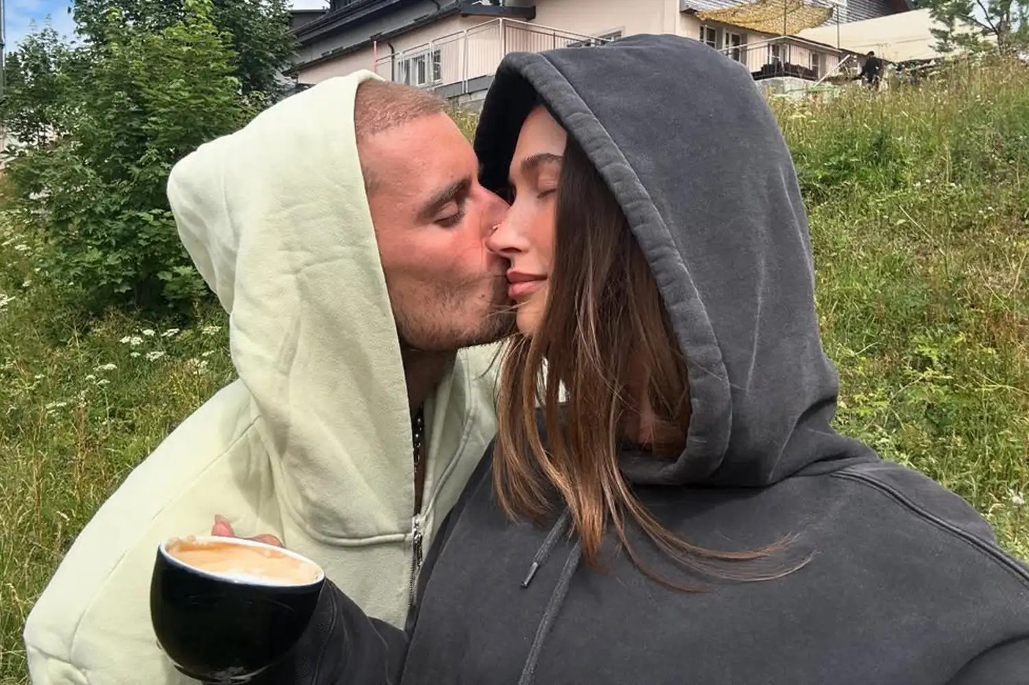 Hailey Bieber,  Justin Bieber anh 1