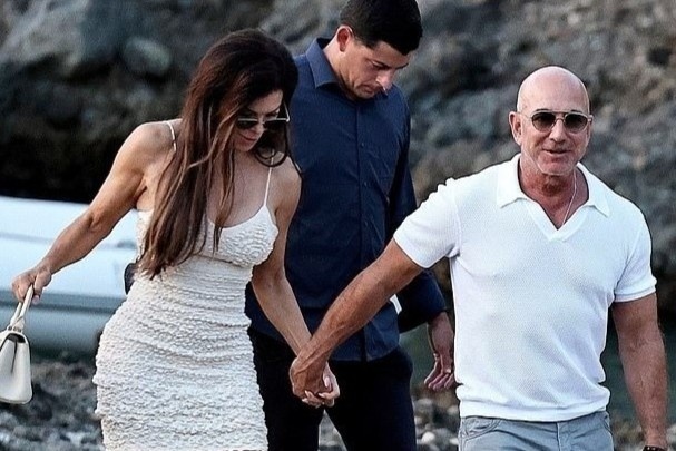 Vo chong ty phu Jeff Bezos nghi duong cung Leonardo Dicaprio hinh anh