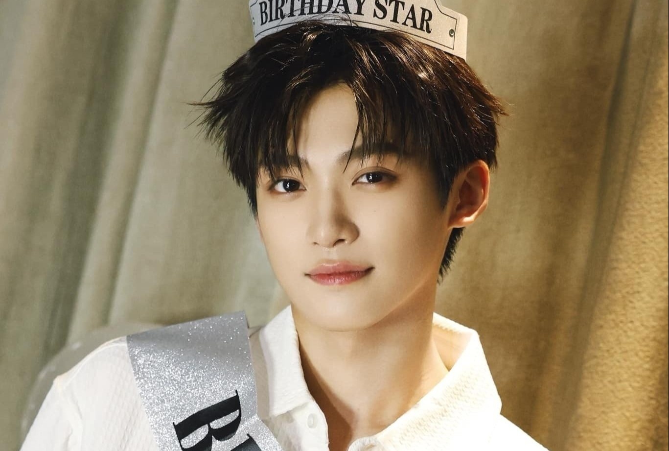 Hai nam dien vien bi 4 ong lon gioi giai tri cam song hinh anh