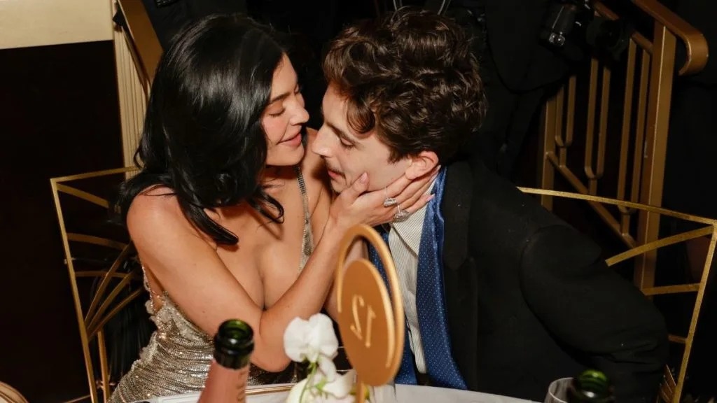 Vi sao Timothee Chalamet bi don chia tay Kylie Jenner hinh anh