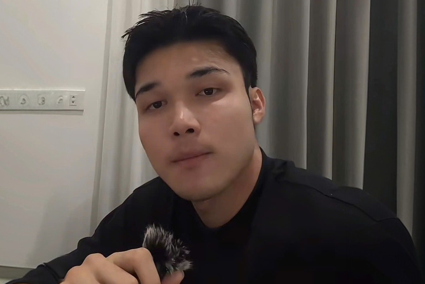 Em trai Hoa Minzy vap tranh luan hinh anh