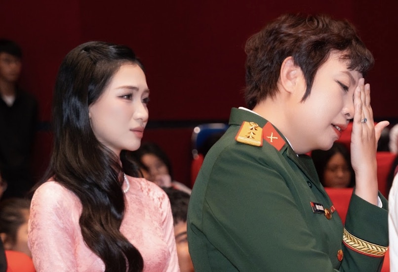 Dao dien 'Mua do' xin khan gia dung tiet lo noi dung phim hinh anh