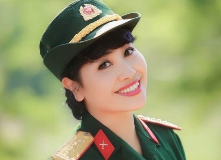 Chan dung nu NSND lam Tong dao dien khoi nghi truong A80 hinh anh