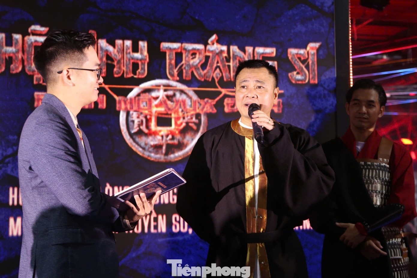 Tu Long anh 1
