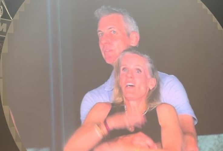 Chong cua nu giam doc bi bat qua tang ngoai tinh len tieng hinh anh